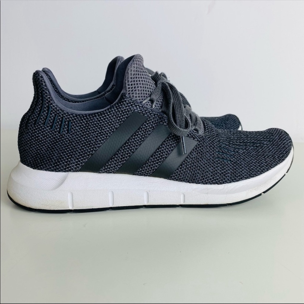 Adidas Originals Men's Swift Run Shoes Size 10